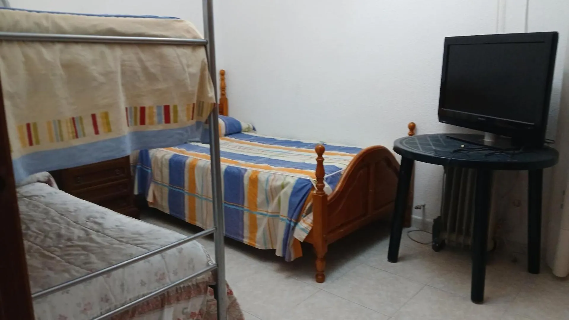 Habitacion Privada Triple Con Camas Individuales Toledo Bed & Breakfast