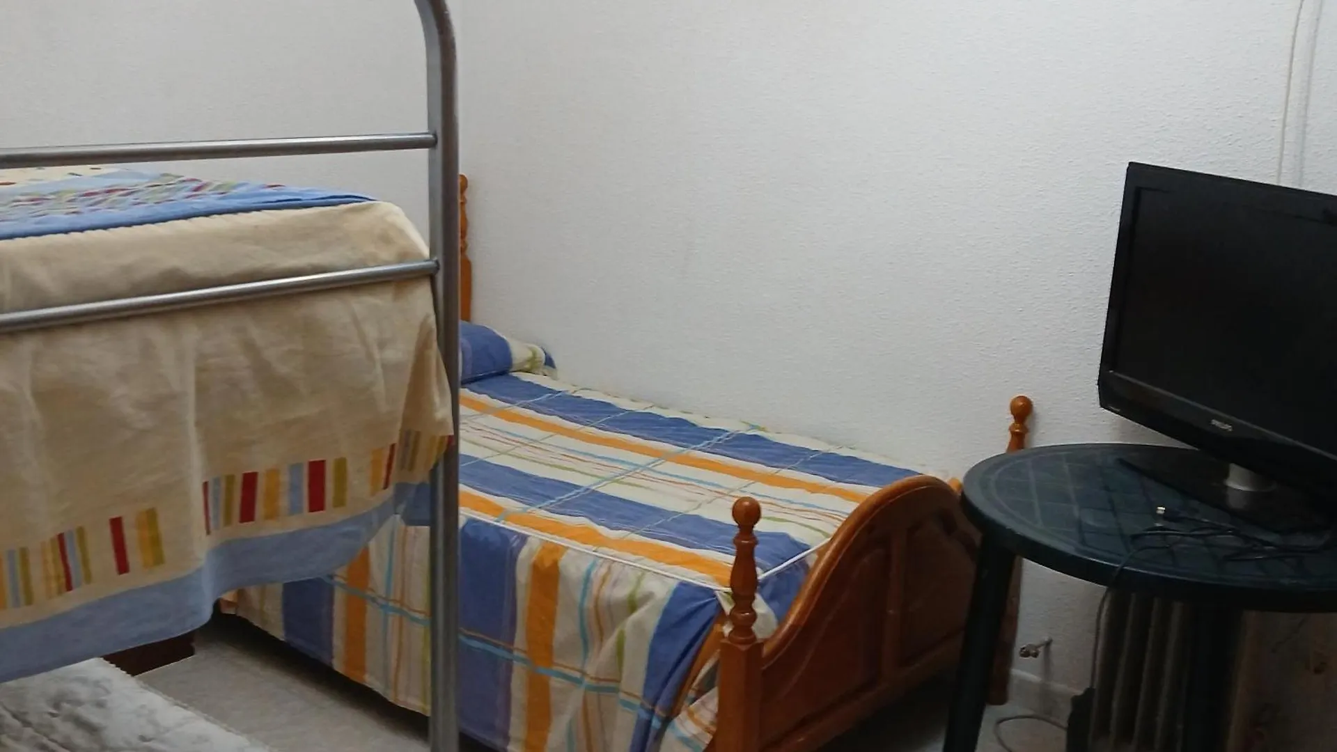 Habitacion Privada Triple Con Camas Individuales Toledo 0*,