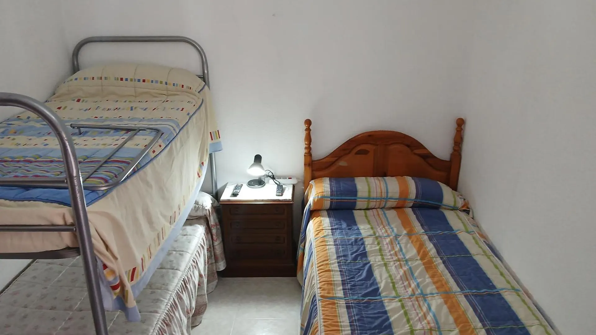 Habitacion Privada Triple Con Camas Individuales Toledo