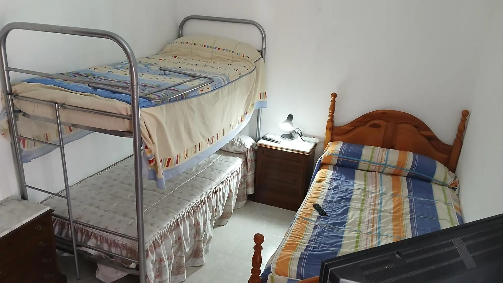 Habitacion Privada Triple Con Camas Individuales Toledo 0*,